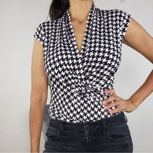 Vince Camuto Houndstooth sleeveles shirt